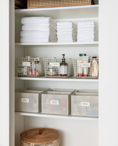 Anatomy of a NEAT Linen Closet